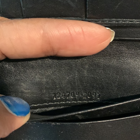 Authentic Gucci 4-slot card holder wallet - Picture 6 of 7